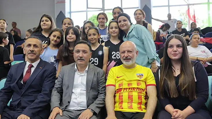 Şehir Protokolü ERVA Öğrencileriyle Dostluk Maçında Buluştu