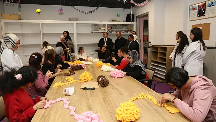 “Sevgi Örüyoruz” Etkinliği çocukları ve öğrencileri buluşturdu