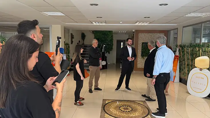 TGRT Haber Ekibi Auran Kozmetik'i Ziyaret Etti