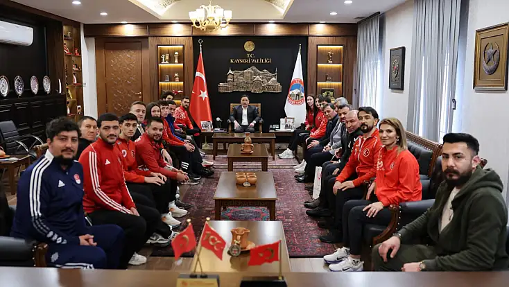 Vali Çiçek, Şampiyon sporcuları makamında ağırladı