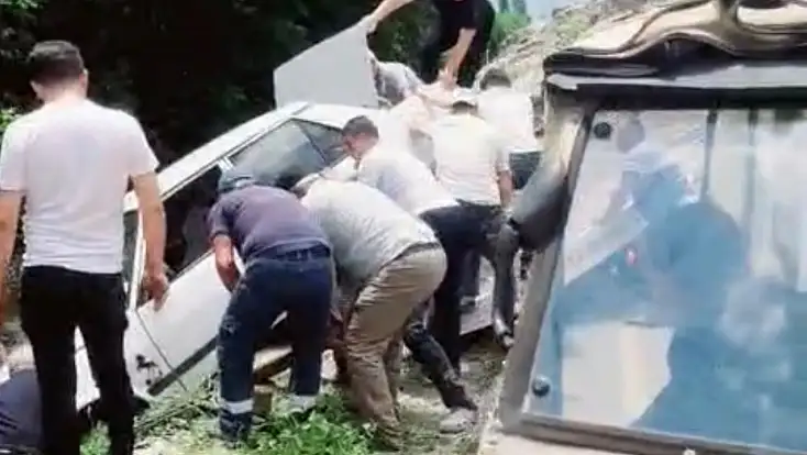 Yahyalı'da otomobil su kanalına düştü