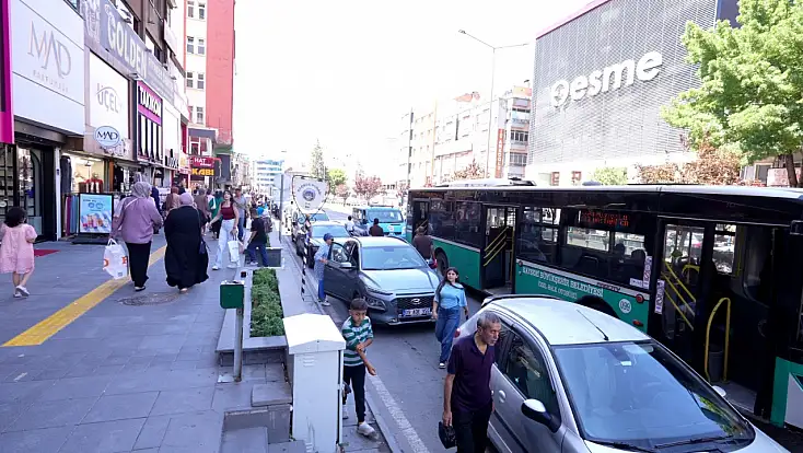 Zabıta'dan otobüs duraklarında hatalı park denetimi