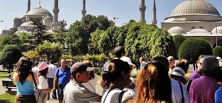 2025'te Turizm Geliri 65,2 Milyar Dolara Ulaştı