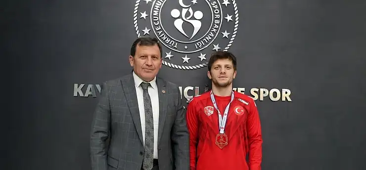 Güreşte 3'üncü olan sporcudan İl Müdürü Kabakcı'ya ziyaret