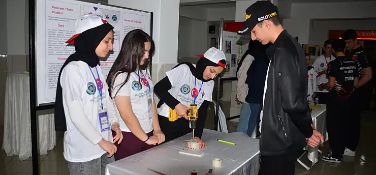 Yahyalı'da TÜBİTAK 4006 Bilim Fuarı Açıldı