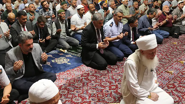 15 TEMMUZ ŞEHİTLERİ İÇİN DÜZENLENEN MEVLİT PROGRAMI