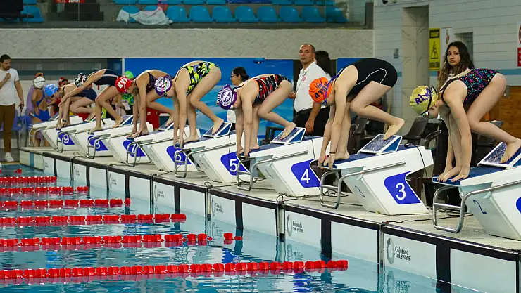 23 Nisan yüzme şenlikleri başladı