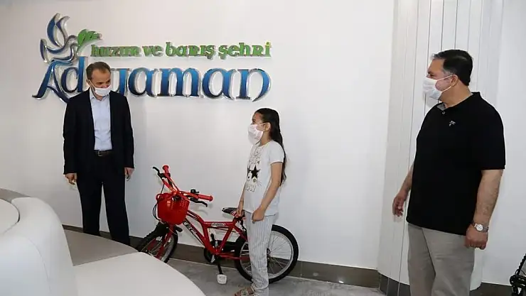 Adıyaman da Öğrencilere başkandan hediye