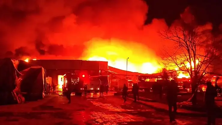 Afyonkarahisar'da fabrika yangını devam ediyor