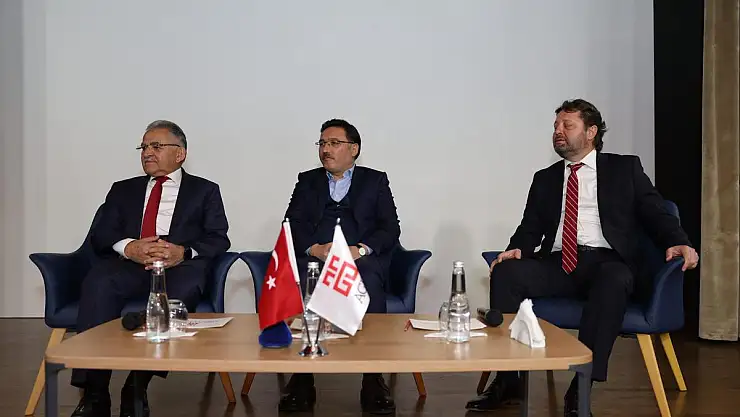 AGÜ'de öğrenim gören gençlerle bir araya geldiler