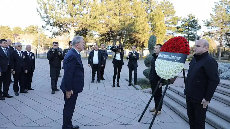 Akar, şehitliği ziyaret etti