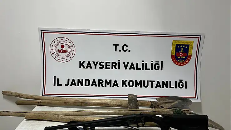 Akkışla'da izinsiz kazıya suçüstü: 2 gözaltı