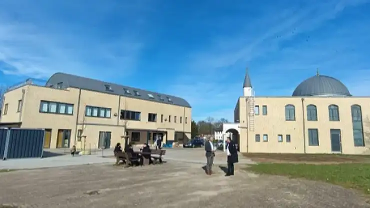 Almanya'da 10 yıldır bitmeyen cami