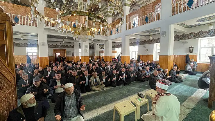 Alparslan Türkeş, Kayseri'de 30 camide dualarla anıldı