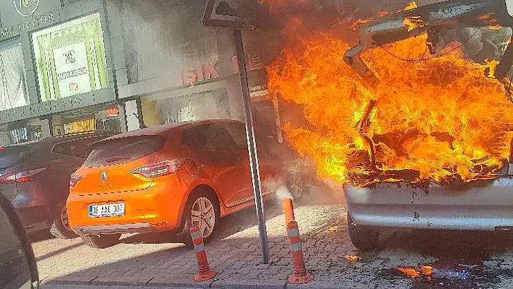 Araç, alev topuna döndü