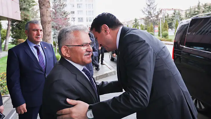 Arıkan: 'Büyükkılıç, üzerimde emeği olan bir büyüğümdür'