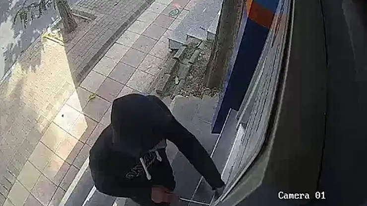 ATM'de unutulan karttan para çeken şüpheliye gözaltı