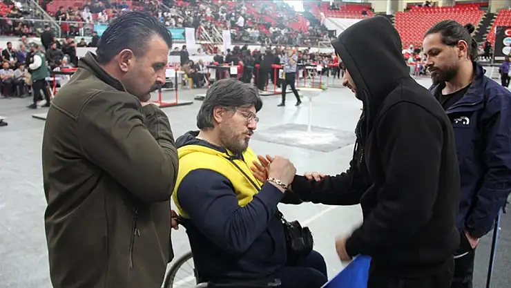 Avatar Gökhan'dan bilek güreşinde 41. şampiyonluk!