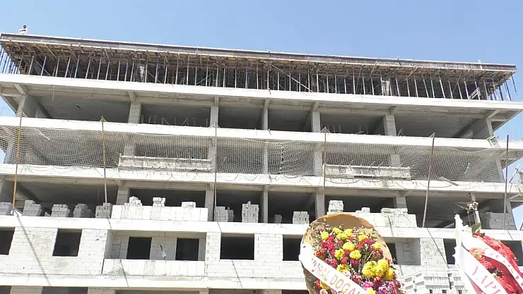 Bade 6 konutlarının temel atma törenini gerçekleştirdi