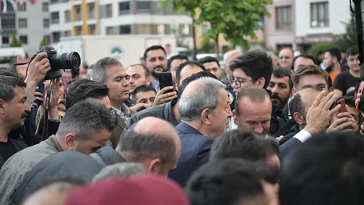 Bakan Akar, 'Büyük ve güçlü Türkiye için  çalışıyoruz'