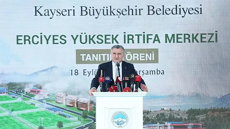 Bakan Bak, Büyükkılıç'ı yıldızlaştırdı