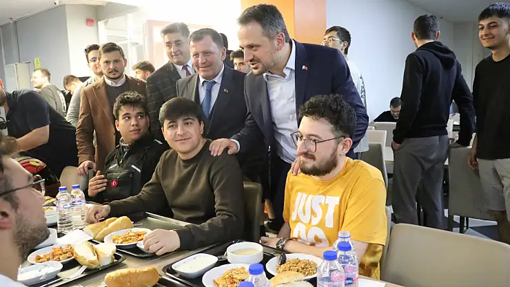 Bakan Yardımcısı Eminoğlu, Kayseri Yurdu'nda iftar yaptı