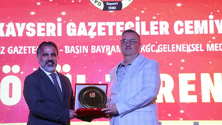 Başkan Büyükkılıç'a basın camiasından teşekkür plaketi