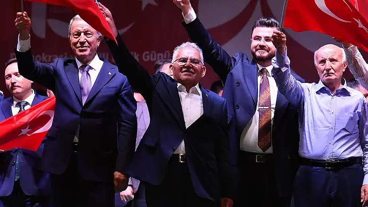 Başkan Büyükkılıç: 'Bu milletin bayrağı inmez, ezanı dinmez'