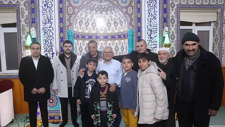 Başkan Büyükkılıç, Esenyurt'ta teravih namazında buluştu