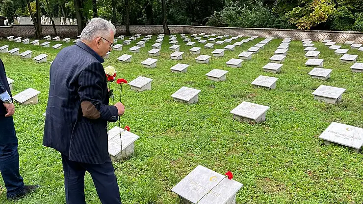 BAŞKAN BÜYÜKKILIÇ, GALİÇYA CEPHESİ TÜRK ŞEHİTLİĞİ'Nİ ZİYARET ETTİ