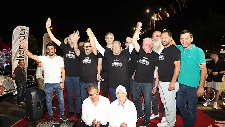 Başkan Büyükkılıç klasik otomobil festivalinde