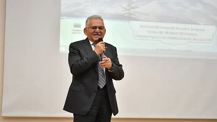 Başkan Büyükkılıç, öğrencilere Kayseri'nin turizm değerlerini anlattı