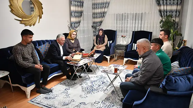 Başkan Büyükkılıç, şehit ailelerinin yanında