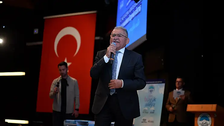 Başkan Büyükkılıç'tan Öğrencilere Kitap desteği