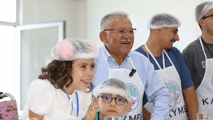 Başkan Büyükkılıç'tan özel çocuklarla hamburger etkinliği