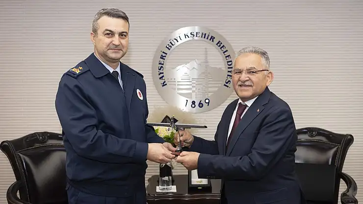 BAŞKAN BÜYÜKKILIÇ'A GARNİZON KOMUTANI TAŞAN'DAN ANLAMLI HEDİYE