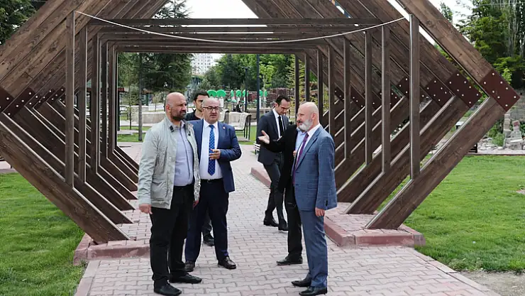 BAŞKAN ÇOLAKBAYRAKDAR, 'ÇOCUKLARIN, HAYALİNİ SÜSLEYEN PARKLAR İNŞA EDİYORUZ'