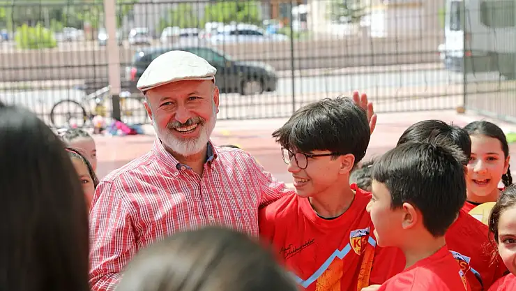 Başkan Çolakbayrakdar Yaz Okullarında Çocuklarla buluştu