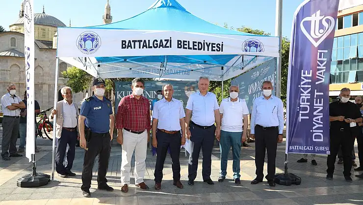 BAŞKAN GÜDER, TDV'YE KURBAN BAĞIŞINDA BULUNDU