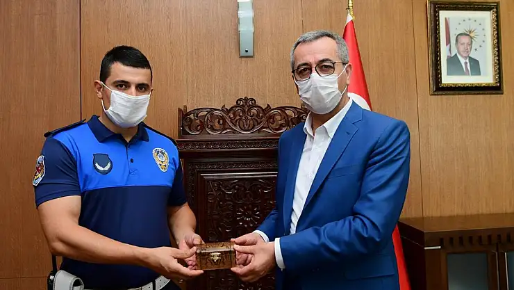 Başkan Güngör'den Zabıta Memuru Enes  Doğan'a ödül
