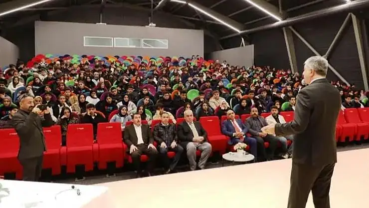 Başkan Ömeroğlu öğrencilerle buluştu