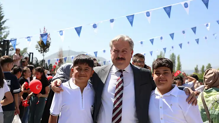 Başkan Özdoğan'dan öğrencilere karne sürprizi