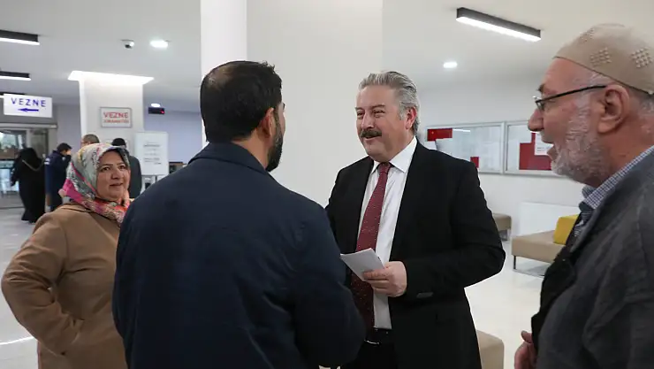 Başkan Palancıoğlu Emlak vergisini veznede ödedi