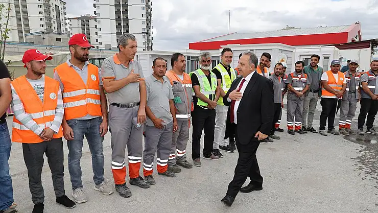 BAŞKAN YALÇIN PERSONELLE BAYRAMLAŞTI