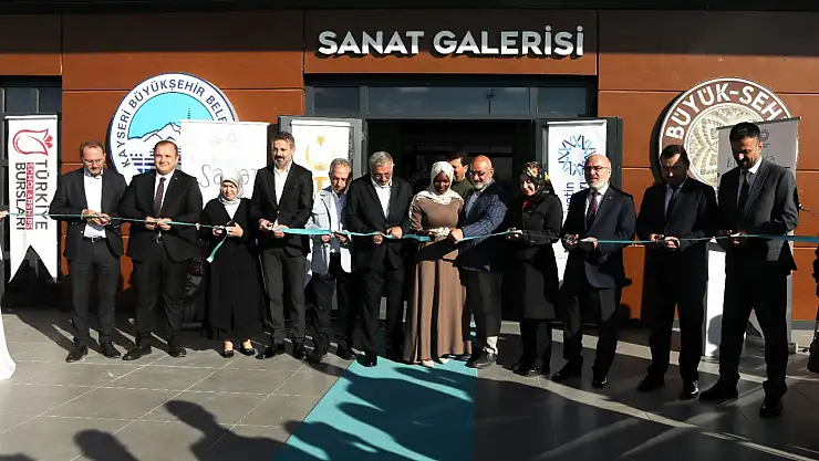 'Bi' Dünya Sanat' Sergisi Kayseri'de açıldı
