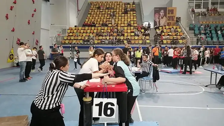 Bilek güreşinde Kayseri'ye 16 madalya geldi