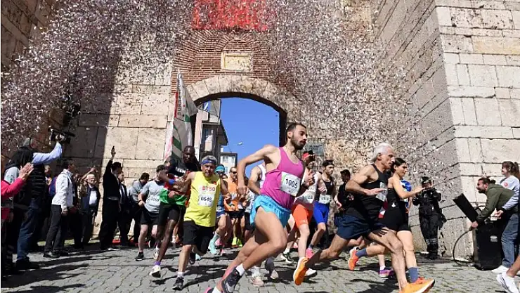 Binlerce atlet fetih için koştu