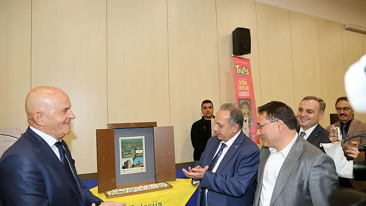 BOSNA KAPILARINI  AÇIN SERGİSİ