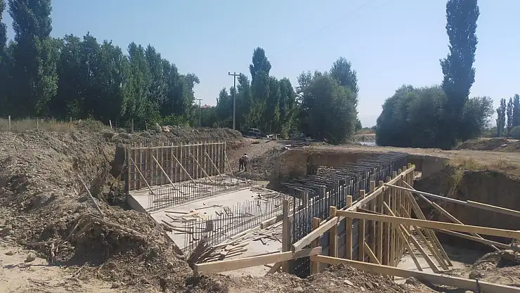 Bozlar'da köprü çalışmaları devam ediyor