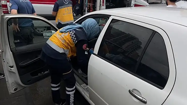 Bunalıma giren genç bileklerini kesti